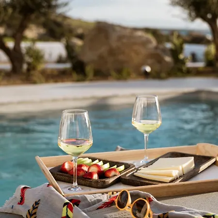 P Square Luxury Naxos