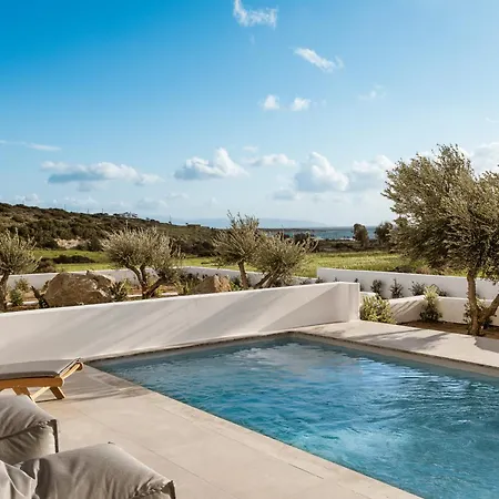 P Square Luxury Naxos *