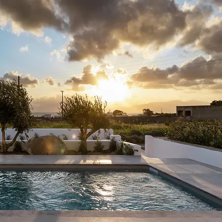 P Square Luxury Naxos *