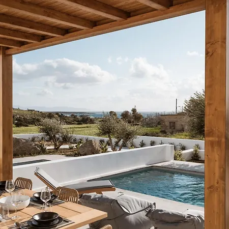 P Square Luxury Naxos *