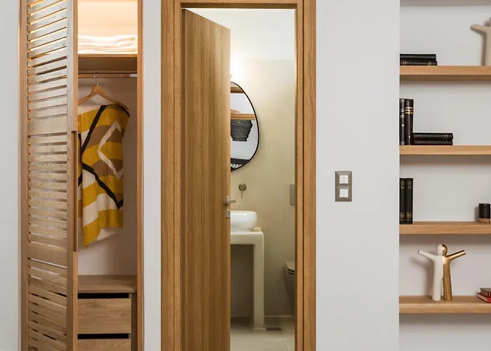 P Square Luxury Naxos *