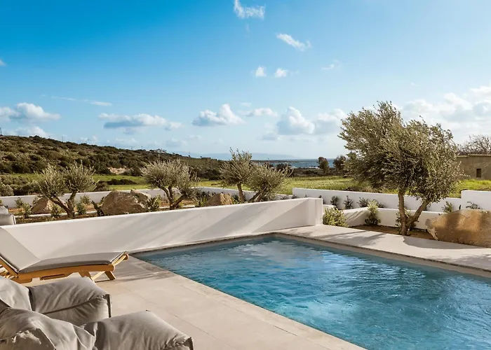 P Square Luxury Naxos *