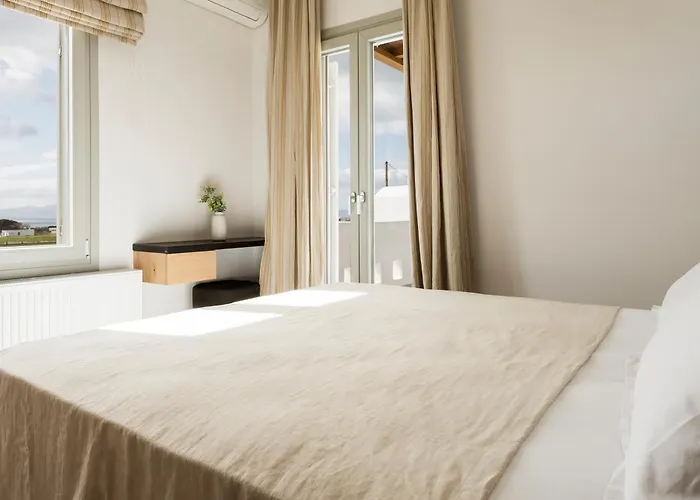 P Square Luxury Naxos *