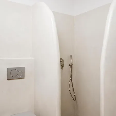 P Square Luxury Naxos *