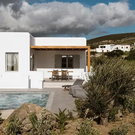 P Square Luxury Naxos *