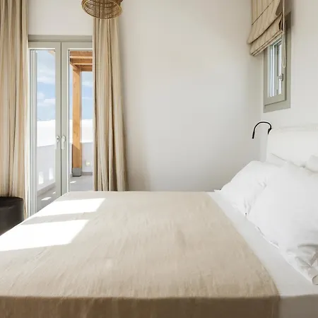 P Square Luxury Naxos *