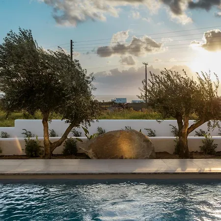 P Square Luxury Naxos *