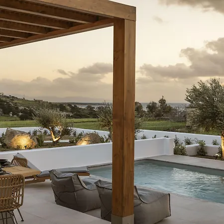 P Square Luxury Naxos *